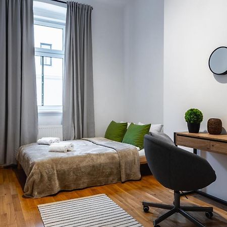 Stylish Designed Apartment In A Calm District Відень Екстер'єр фото